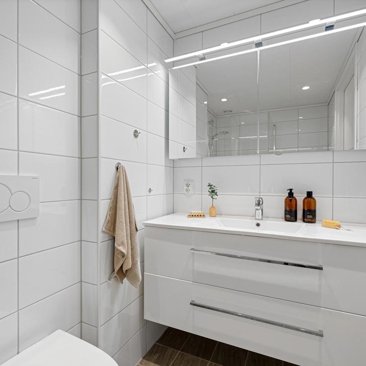 Refined bathroom makeover showcase